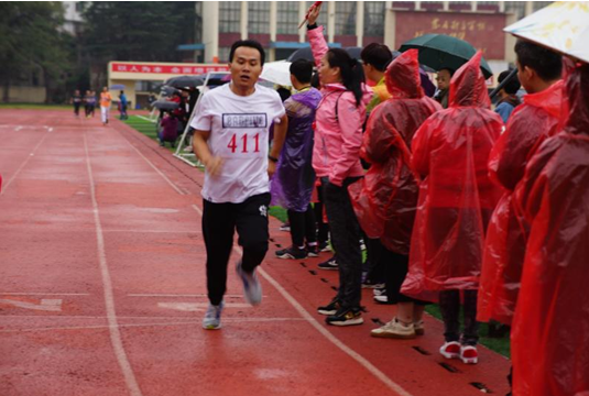 100米冲刺中的彭帅